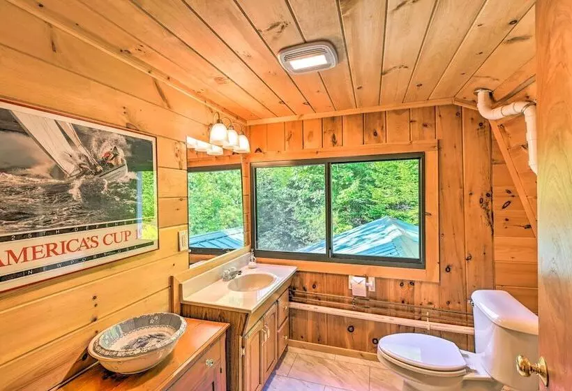 Dreamy Bucksport Hideaway On Freshwater Pond!