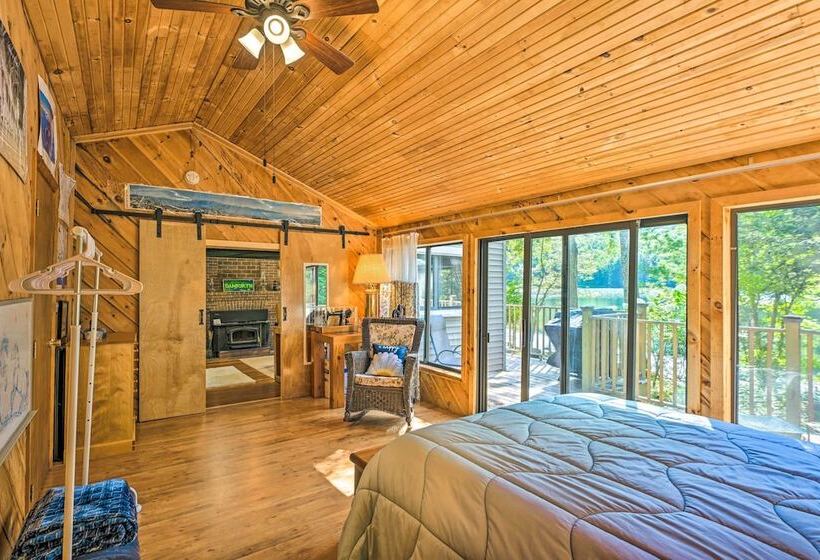 Dreamy Bucksport Hideaway On Freshwater Pond!