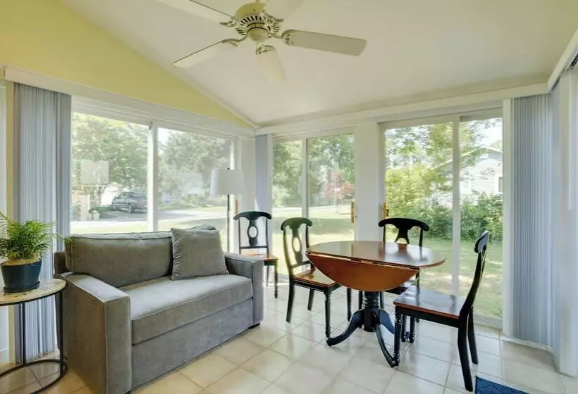 Family Friendly Cottage, Walk To The Beach!