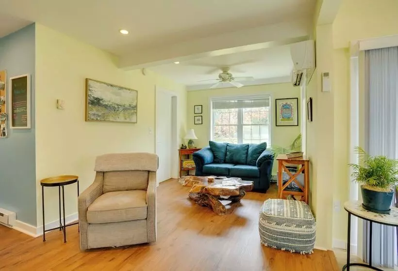 Family Friendly Cottage, Walk To The Beach!