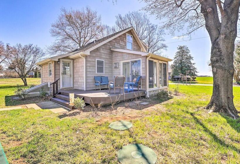 Family Friendly Cottage, Walk To The Beach!