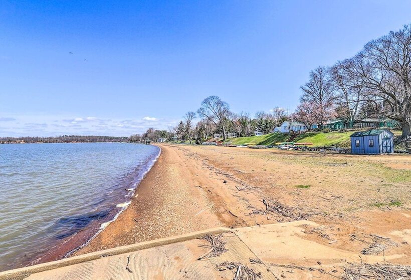 Family Friendly Cottage, Walk To The Beach!