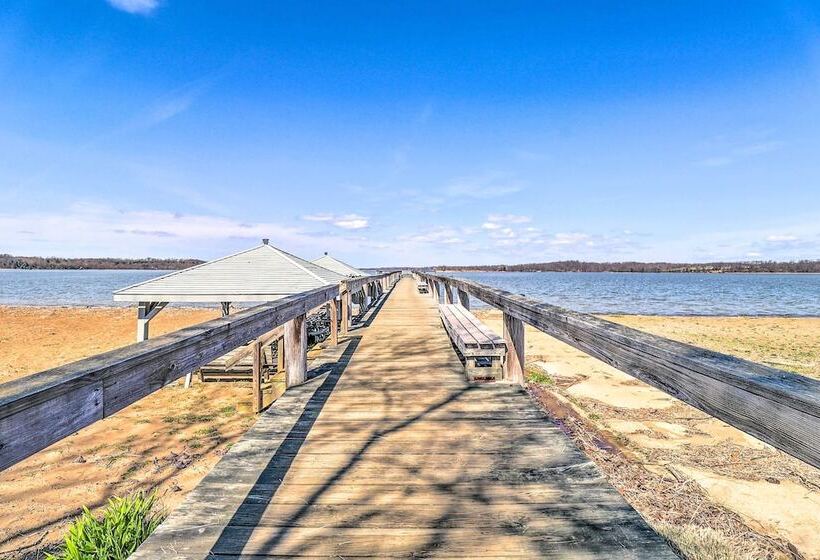 Family Friendly Cottage, Walk To The Beach!