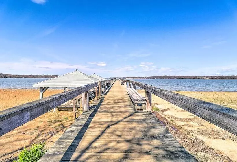 Family Friendly Cottage, Walk To The Beach!