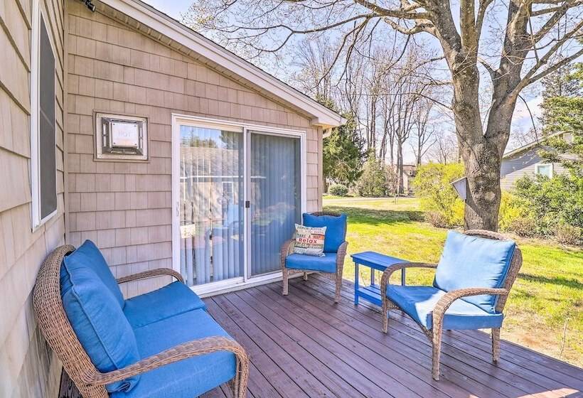 Family Friendly Cottage, Walk To The Beach!