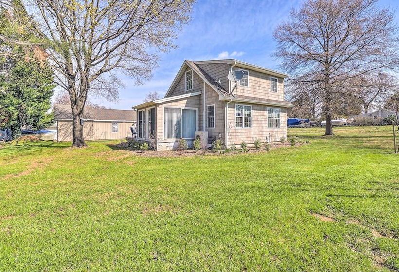 Family Friendly Cottage, Walk To The Beach!