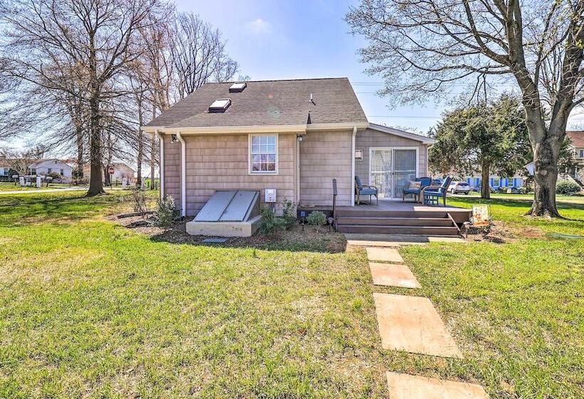 Family Friendly Cottage, Walk To The Beach!