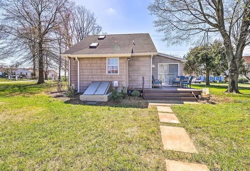 Family Friendly Cottage, Walk To The Beach!