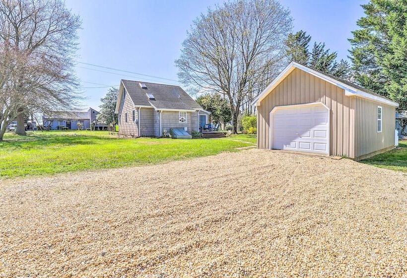 Family Friendly Cottage, Walk To The Beach!