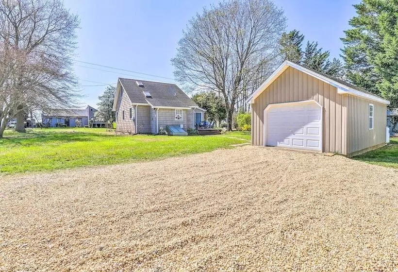 Family Friendly Cottage, Walk To The Beach!