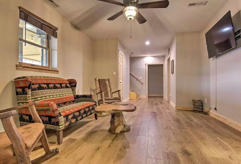 Marshall Home W/ Mountain View, 5 Mi To Downtown!