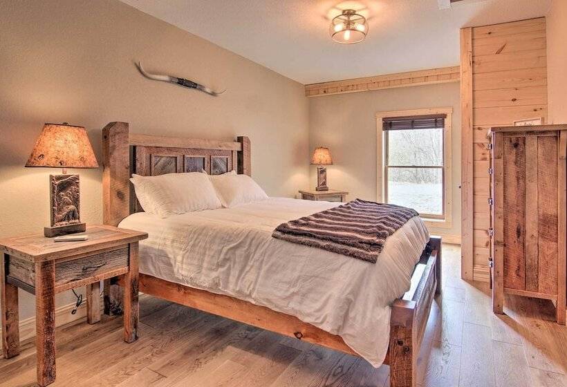 Marshall Home W/ Mountain View, 5 Mi To Downtown!