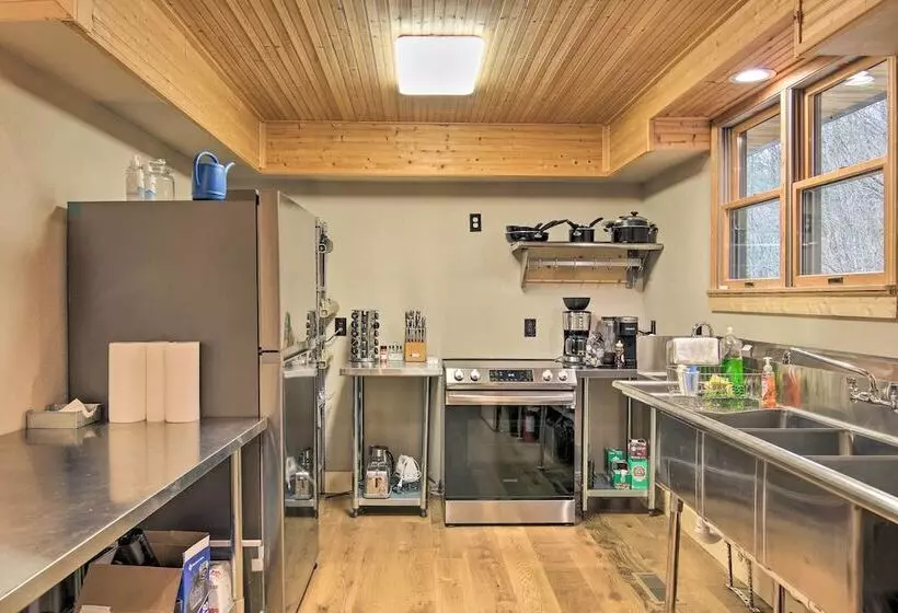 Marshall Home W/ Mountain View, 5 Mi To Downtown!