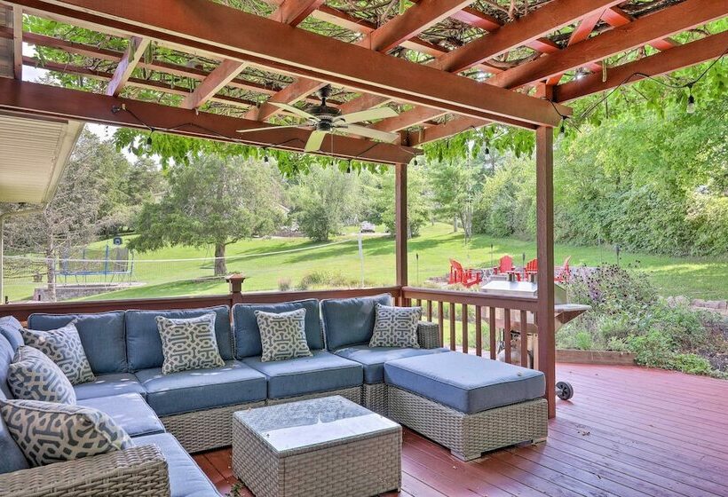 Family Friendly Brookville Home W/ Hot Tub!