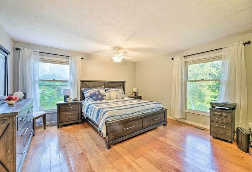 Family Friendly Brookville Home W/ Hot Tub!