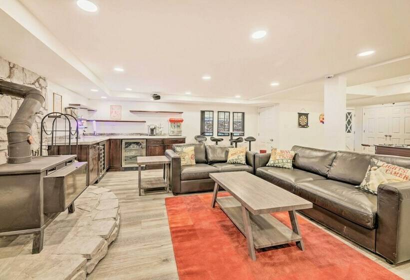 Family Friendly Brookville Home W/ Hot Tub!