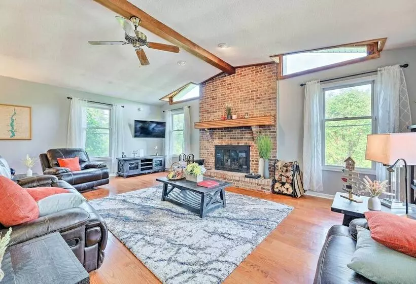 Family Friendly Brookville Home W/ Hot Tub!