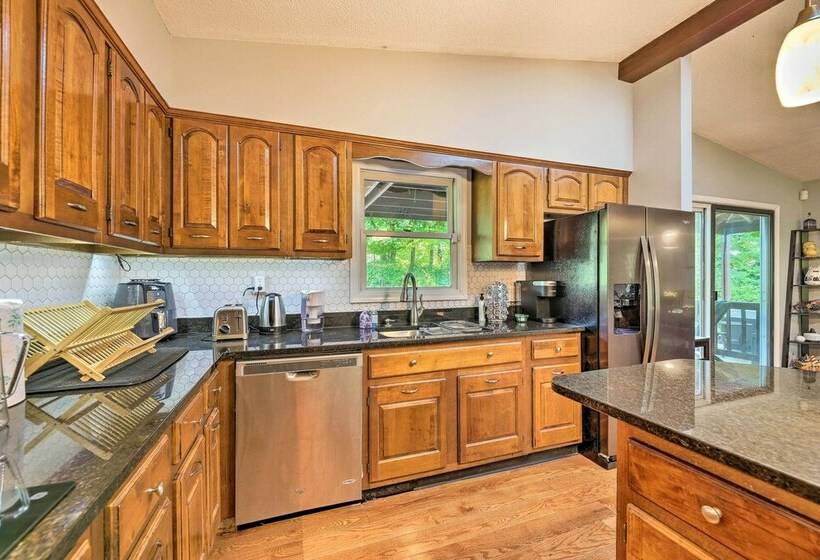 Family Friendly Brookville Home W/ Hot Tub!