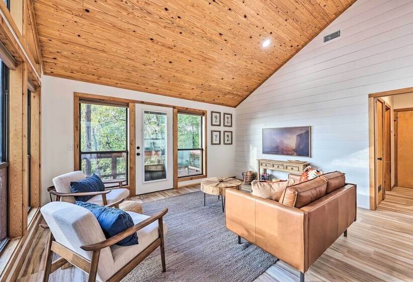 Foxtail Cabin Retreat: Steps To Beaver Lake!