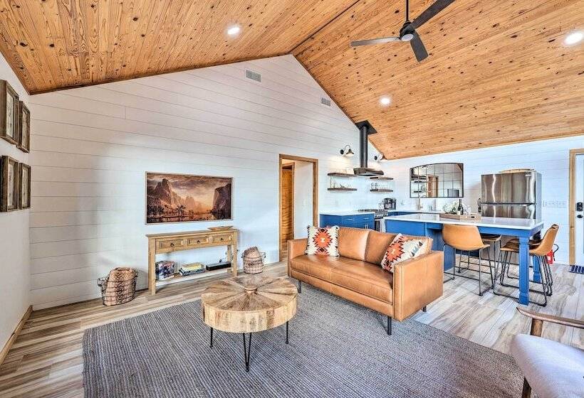 Foxtail Cabin Retreat: Steps To Beaver Lake!