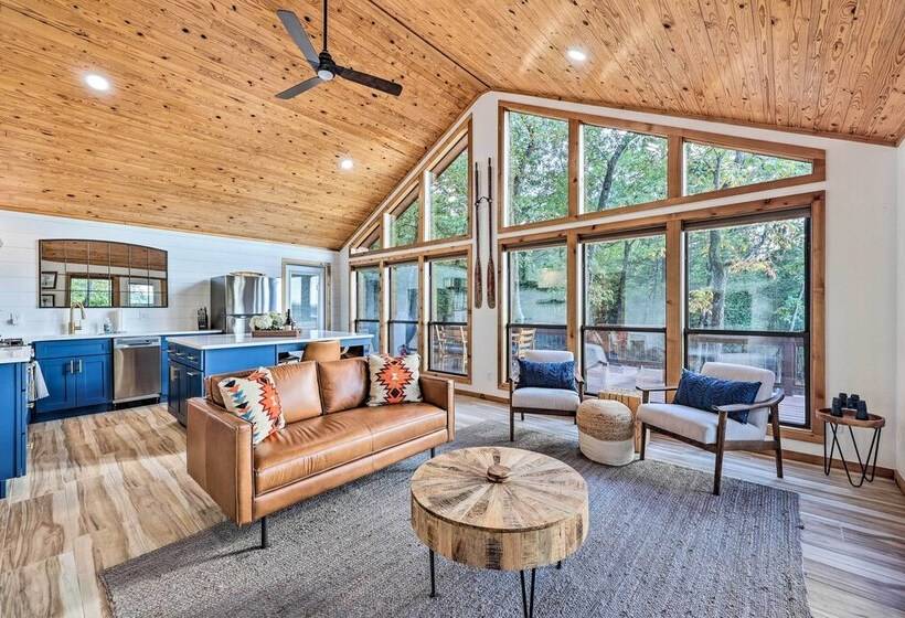 Foxtail Cabin Retreat: Steps To Beaver Lake!