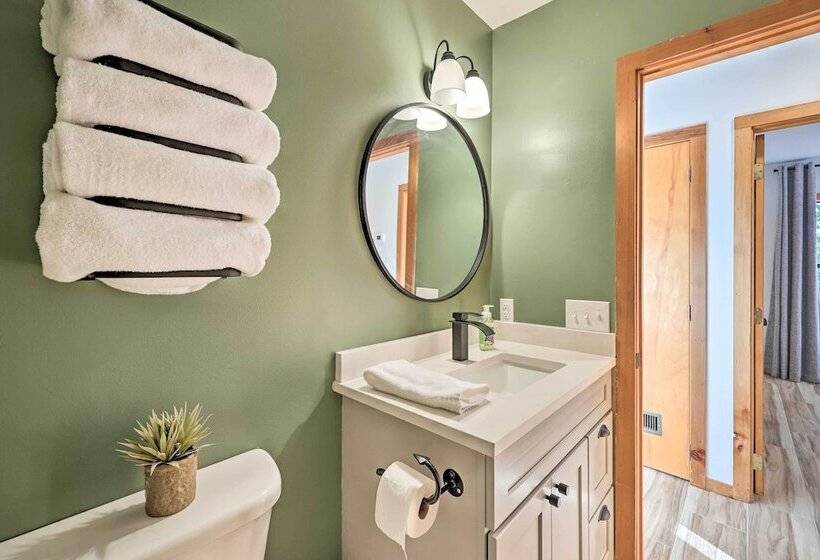 Foxtail Cabin Retreat: Steps To Beaver Lake!