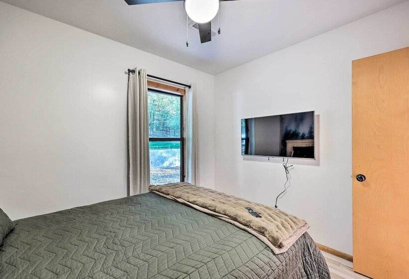 Foxtail Cabin Retreat: Steps To Beaver Lake!