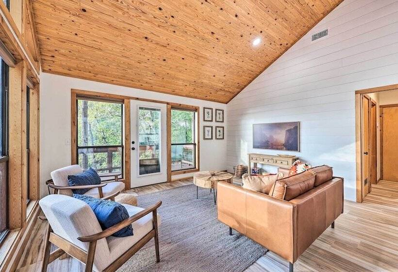 Foxtail Cabin Retreat: Steps To Beaver Lake!