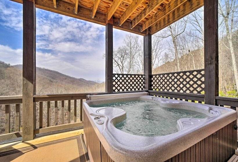 Franklin Cabin W/ Hot Tub + Pool Table!