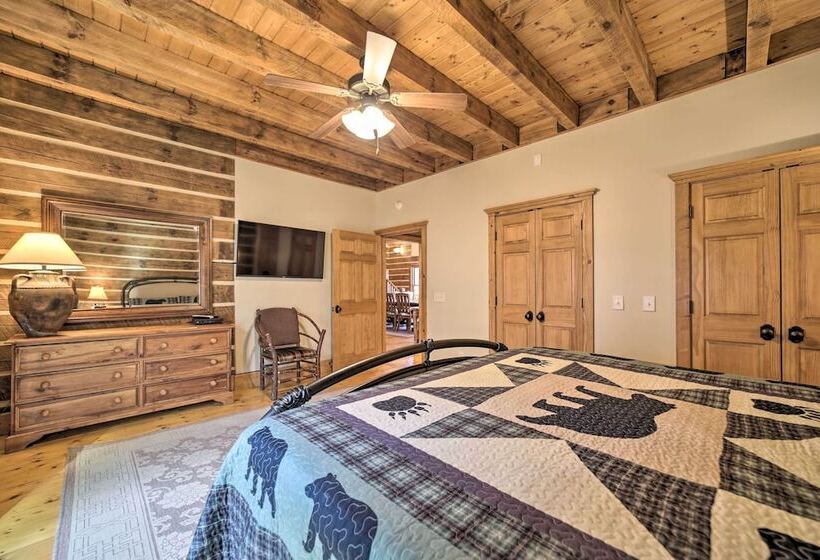 Franklin Cabin W/ Hot Tub + Pool Table!