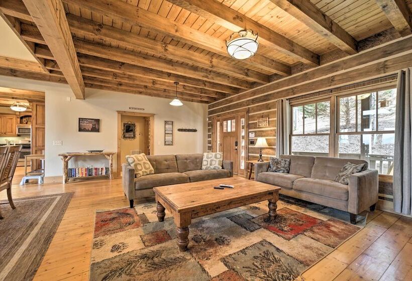 Franklin Cabin W/ Hot Tub + Pool Table!