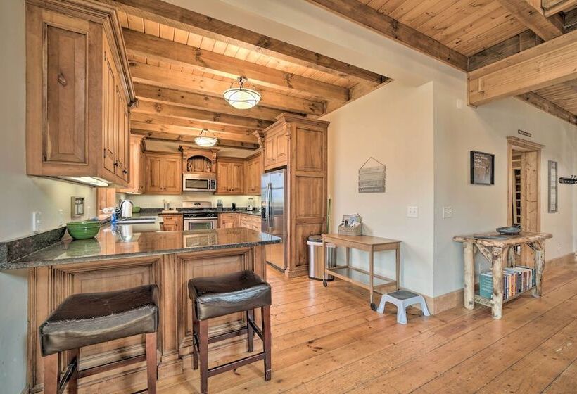 Franklin Cabin W/ Hot Tub + Pool Table!