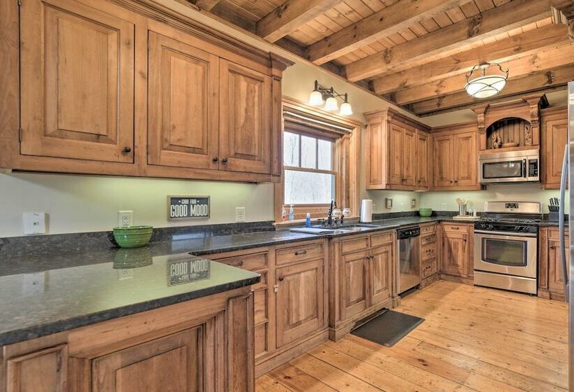 Franklin Cabin W/ Hot Tub + Pool Table!