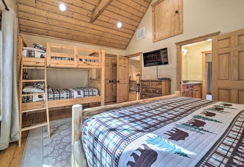 Franklin Cabin W/ Hot Tub + Pool Table!