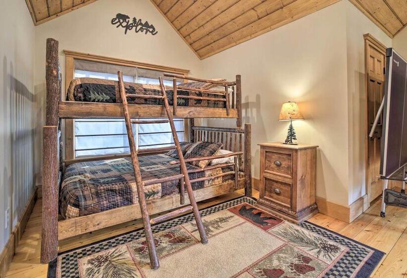 Franklin Cabin W/ Hot Tub + Pool Table!