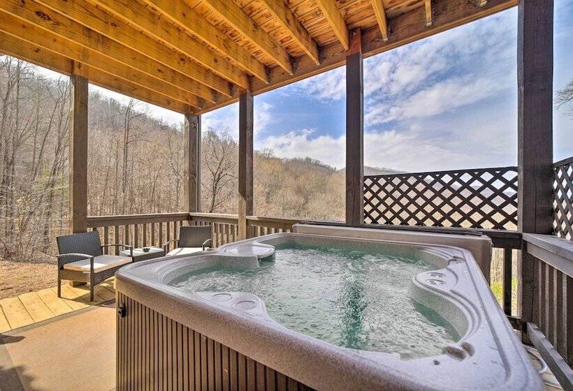 Franklin Cabin W/ Hot Tub + Pool Table!