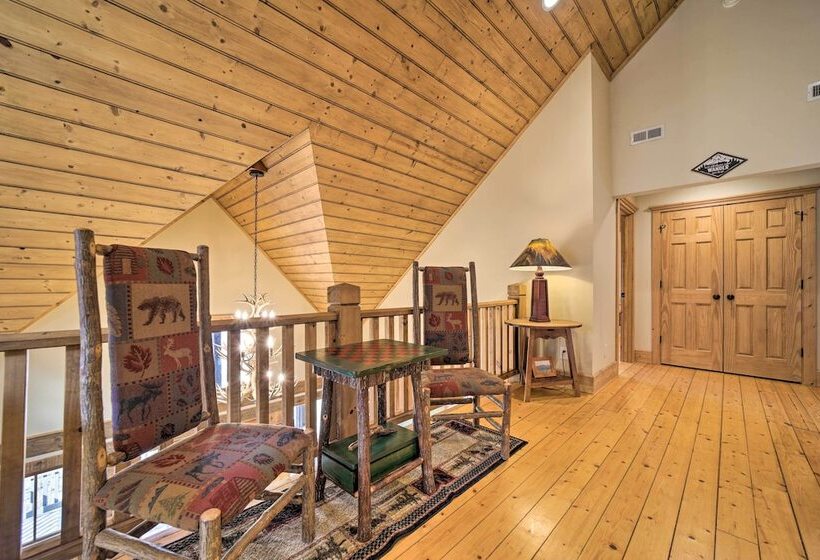 Franklin Cabin W/ Hot Tub + Pool Table!