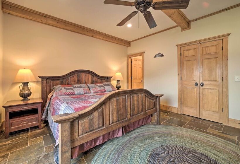 Franklin Cabin W/ Hot Tub + Pool Table!