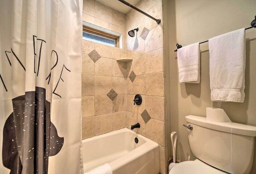 Franklin Cabin W/ Hot Tub + Pool Table!