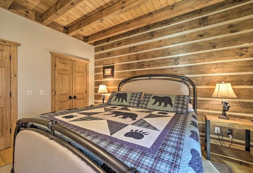 Franklin Cabin W/ Hot Tub + Pool Table!