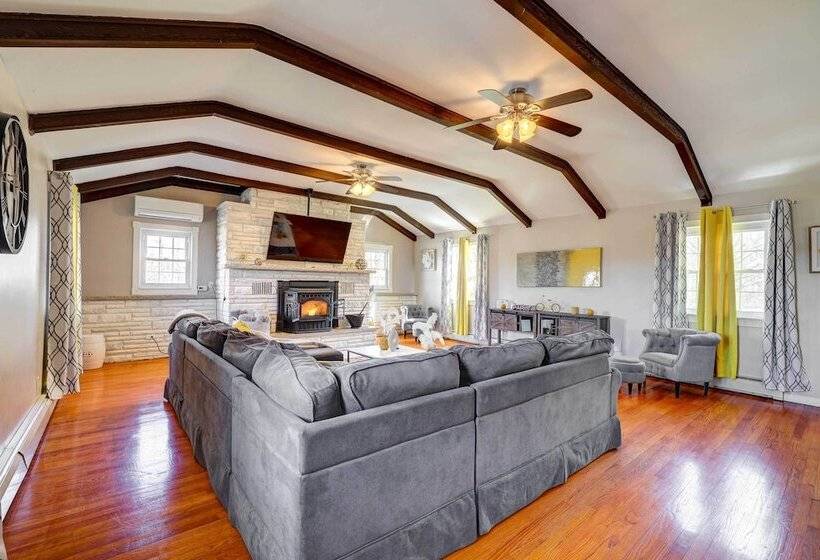 4 Mi To Gouldsboro State Park: Poconos Getaway