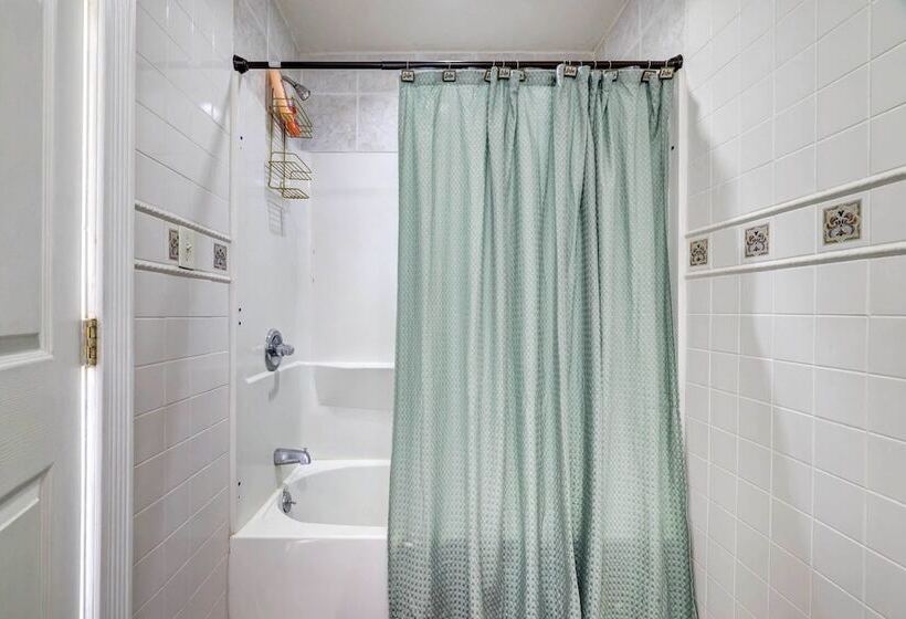 4 Mi To Gouldsboro State Park: Poconos Getaway