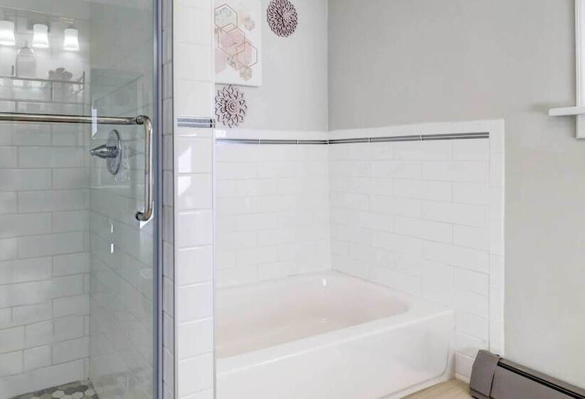 4 Mi To Gouldsboro State Park: Poconos Getaway