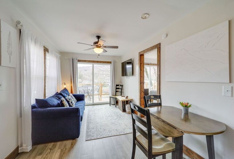 Hilltop Hideaway W/ Scenic Views & Hot Tub!