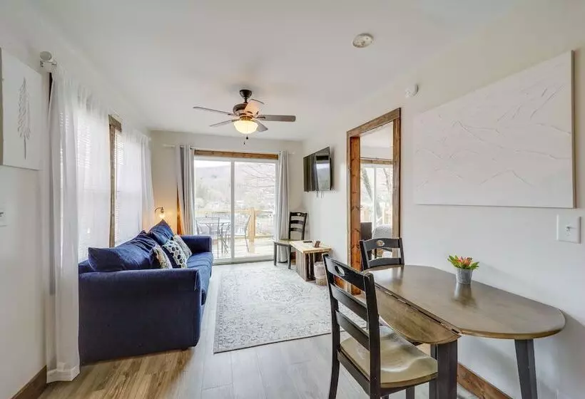 Hilltop Hideaway W/ Scenic Views & Hot Tub!