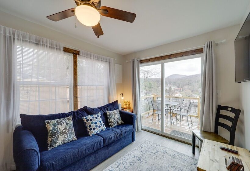 Hilltop Hideaway W/ Scenic Views & Hot Tub!