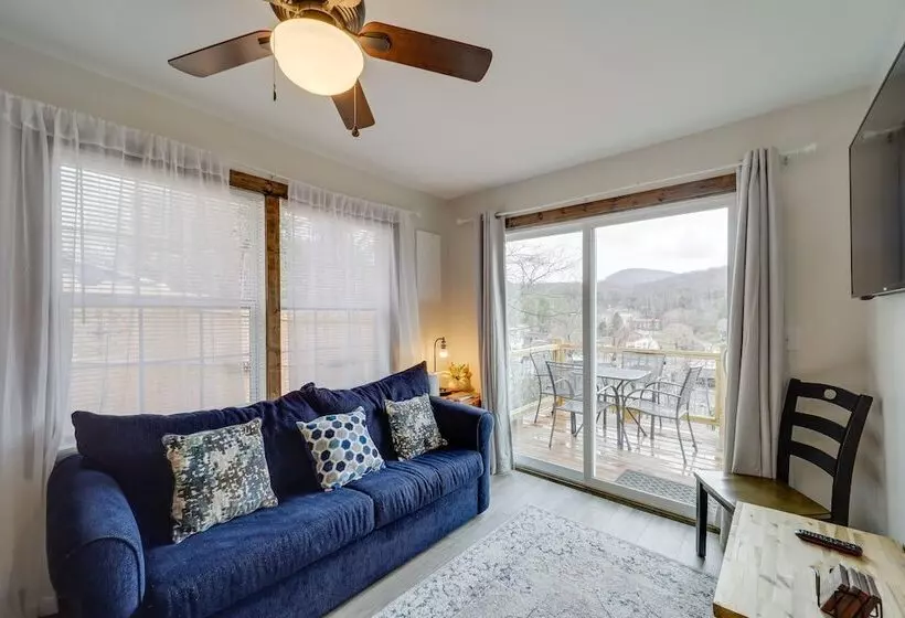 Hilltop Hideaway W/ Scenic Views & Hot Tub!