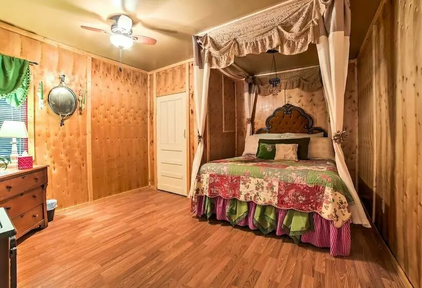 Historic Bruno  Hampton Creek Hideaway  On 2 Acres