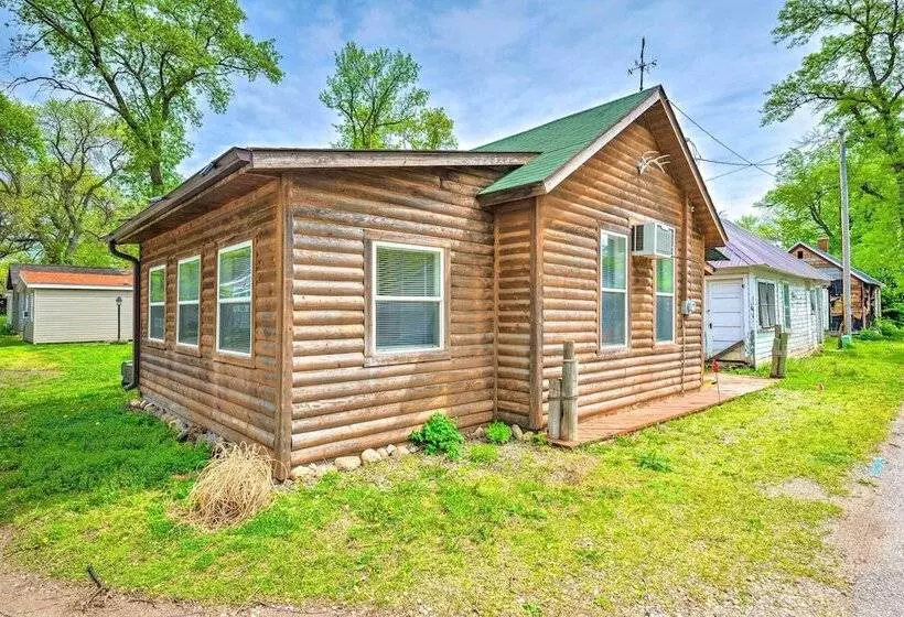 Historic Cabin Retreat: Steps To Okoboji Lake