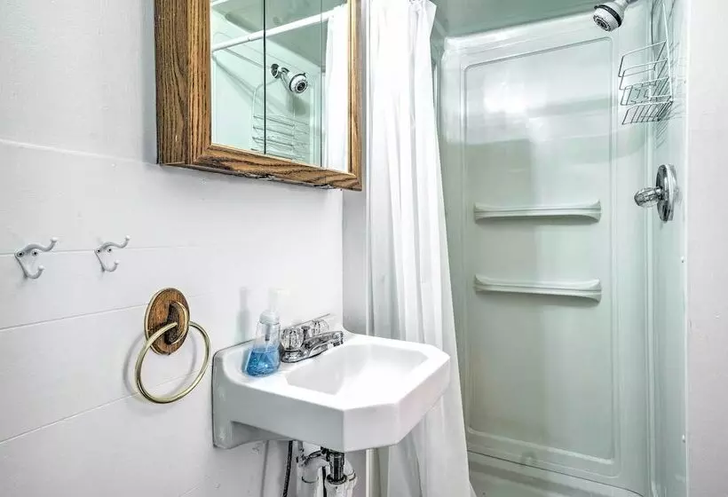 Historic Cabin Retreat: Steps To Okoboji Lake